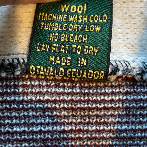 Rumiñahui Wool Incan Woman And Wolf Full Zip Sweater: Size Large - Picture 12 of 12